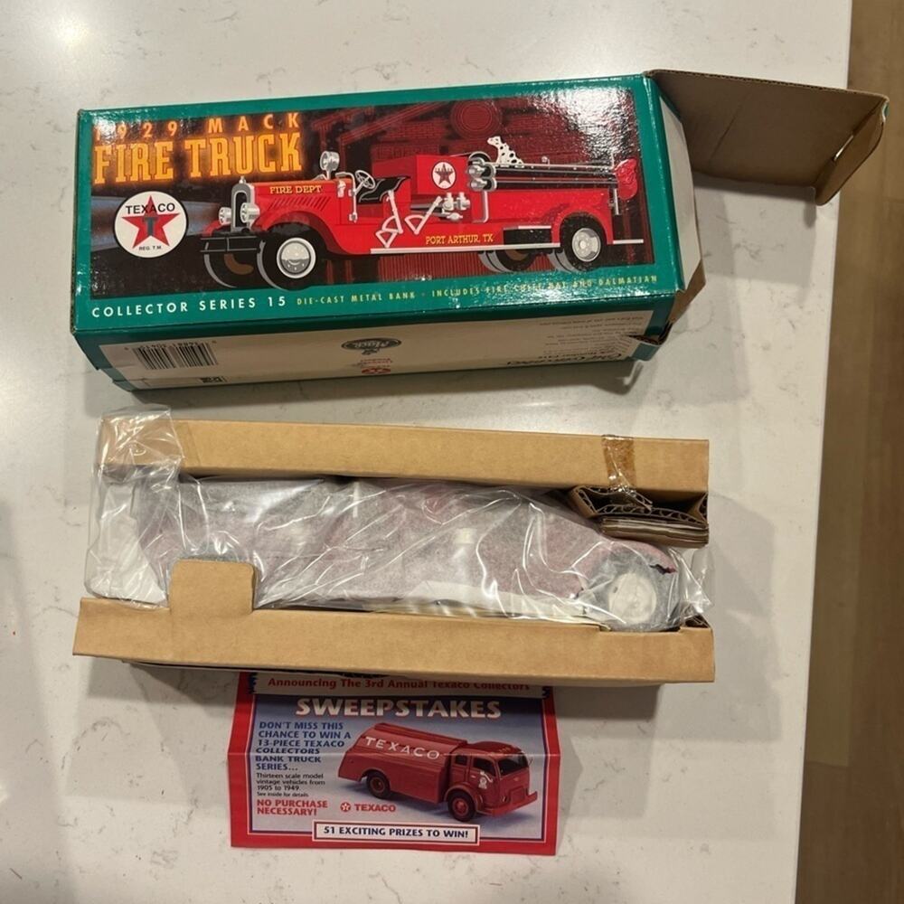 NIB Ertl Collectibles 1929 Mack Fire Truck Texaco Oil Die-Cast Metal Bank #F415